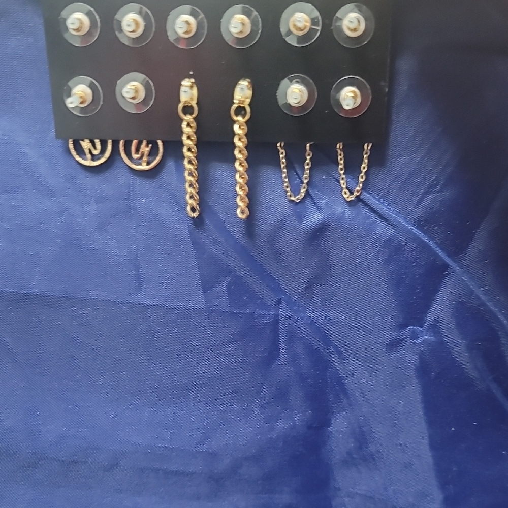 Elegant GUESS Los Angeles 9-Pair Earring Set - Picture 5 of 6